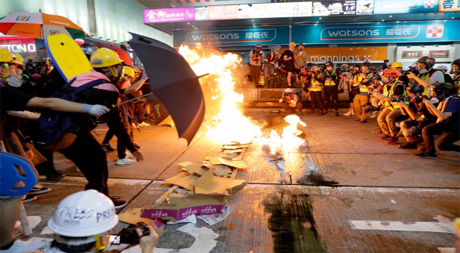 ہانگ کانگ مظاہروں میں قدامت پرست اور پر تشدد عناصر آگے آگے ہیں۔ چین