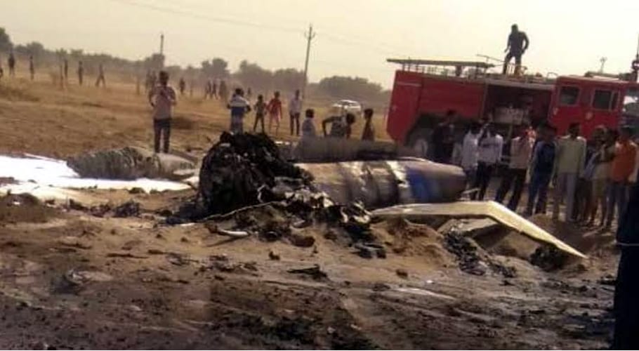 تربیتی پرواز کے دوران بھارتی فضائیہ کا بوسیدہ جنگی طیارہ مگ 21 گوالیار کے قریب گر کر تباہ