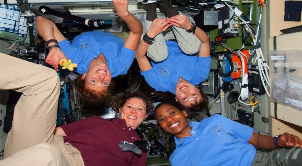 امریکی خلائی ادارے کا پہلی خاتون خلا باز کو چاند کی سطح پر بھیجنے کا منصوبہ
