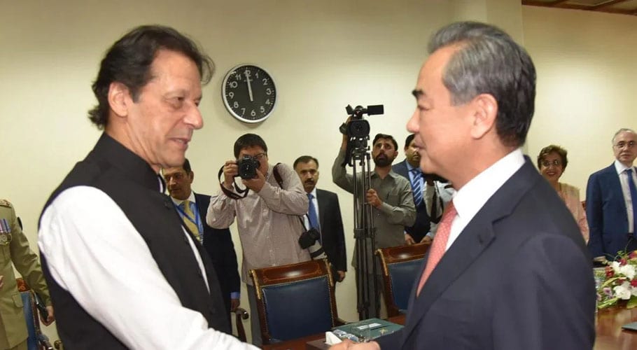 چینی وزیر خارجہ کی وزیر اعظم عمران خان سے ملاقات، پاک چین تعلقات پر گفتگو