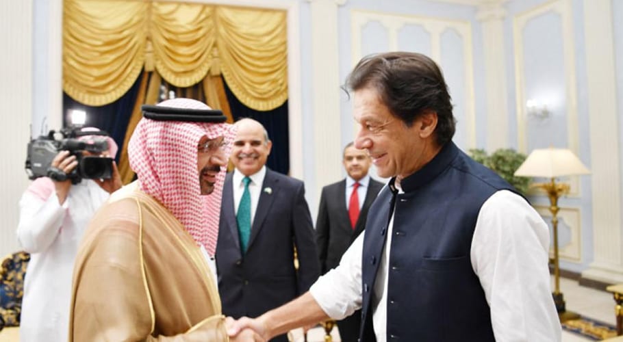 وزیر اعظم عمران خان سعودی عرب دورے کے لیے روانہ، سعودی قیادت سے ملاقاتیں کریں گے