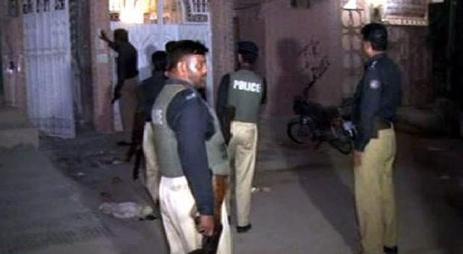 لاہور میں پولیس چھاپے کے دوران نوجوان سر پر پستول لگنے سے جاں بحق