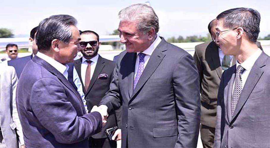 سہہ فریقی مذاکرا ت کاتیسرا دور،چینی وزیرخارجہ پاکستان پہنچ گئے
