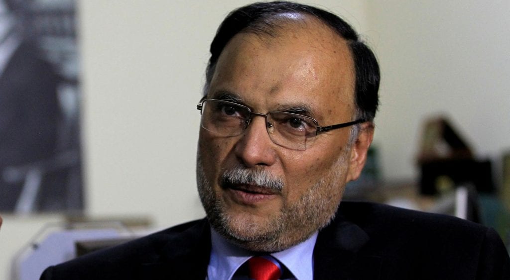 وزیر اعظم کا این آر او نہ دینے کا اعلان عدلیہ کی توہین ہے۔احسن اقبال کی رائے