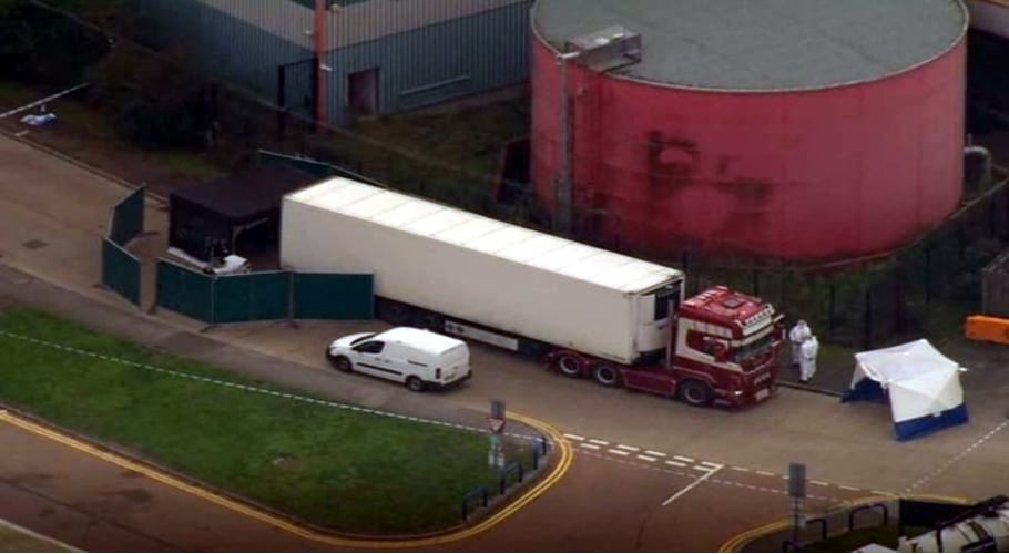 برطانوی پولیس نے ٹرک سے 39 لاشیں برآمد کر لیں، نوجوان شخص گرفتار