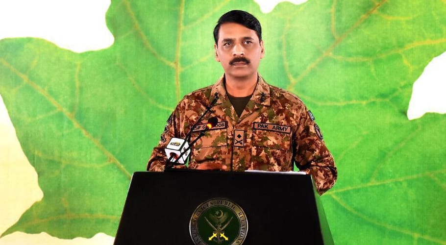 بھارتی سفارتکار اپنے آرمی چیف کے ساتھ کھڑے نہ ہوسکے۔آئی ایس پی آر