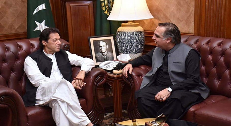 وزیر اعظم کی مختصر دورے پر کراچی آمد، سیاسی رہنماؤں سے ملاقاتیں
