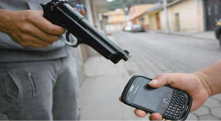 فیڈرل بی ایریا میں ڈاکو نے اسلحہ دکھا کر کراچی کے شہری کا موبائل فون چھین لیا