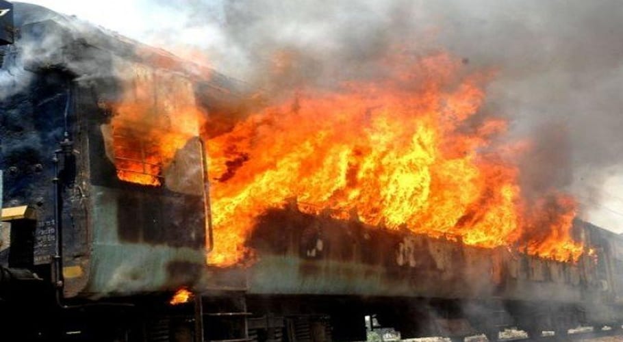 رحیم یار خان: ٹرین میں آگ لگنے کے باعث 9 افراد جاں بحق ، 30 زخمی