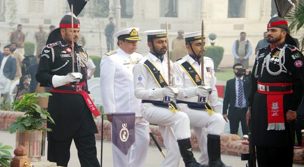 قومی شاعر علامہ اقبال کے یومِ ولادت پر گارڈز کی تبدیلی کی شاندار تقریب