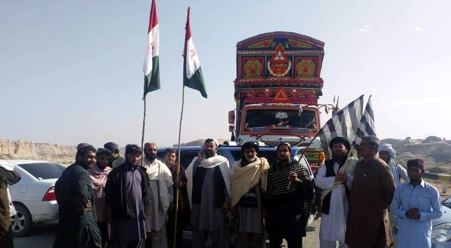 آزادی مارچ پلان بی: جمعیت علمائے اسلام کے کارکنوں نے کوئٹہ چمن شاہراہ بلاک کردی