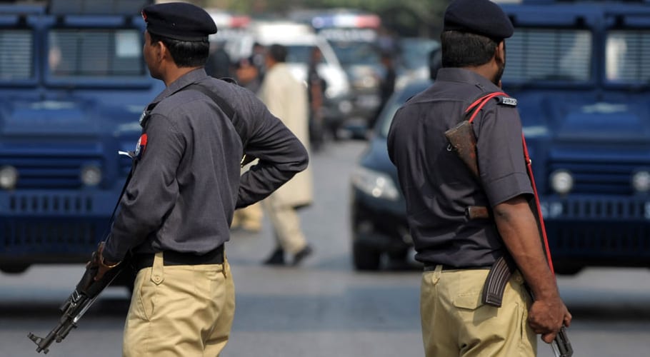 کراچی میں ٹریفک حادثے کے باعث 1 شخص جاں بحق ہوگیا، 2 خواتین زخمی