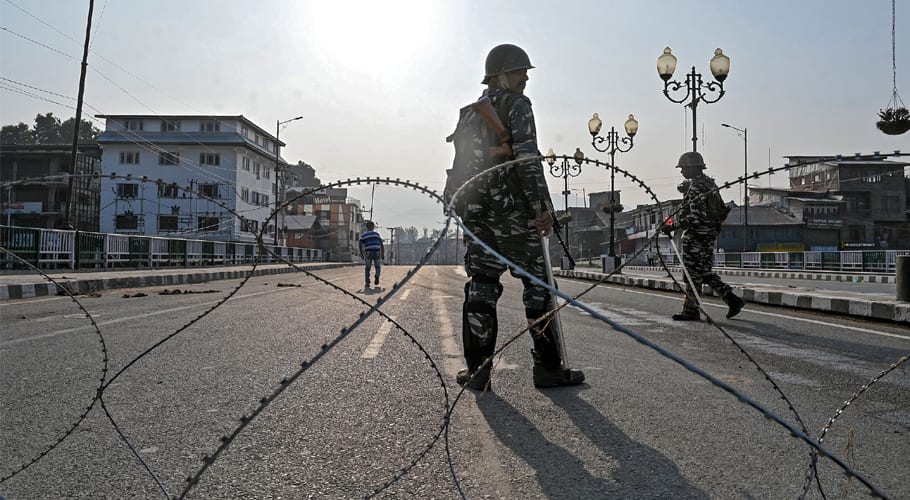 مقبوضہ کشمیر کرفیو کا 131واں روز، مظلوم کشمیریوں پر عرصۂ حیات تنگ