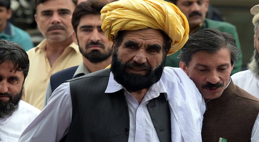نقیب اللہ محسود کے والد محمد خان محسود شدید علالت کے بعد انتقال کرگئے