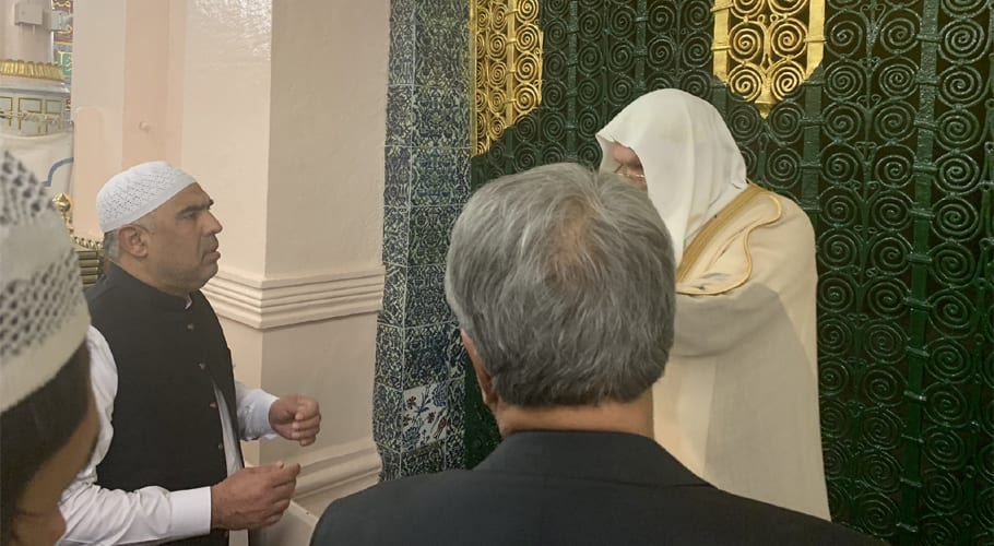 اسپیکر قومی اسمبلی اسد قیصر کی مسجدِ نبوی میں حاضری، روضۂ رسول ﷺ پر سلام پیش