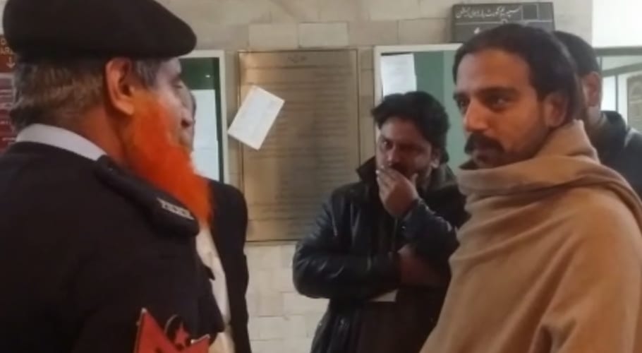 بیوی کو قتل کرنے کی کوشش پر ضمانت مسترد، ملزم احاطۂ عدالت سے گرفتار