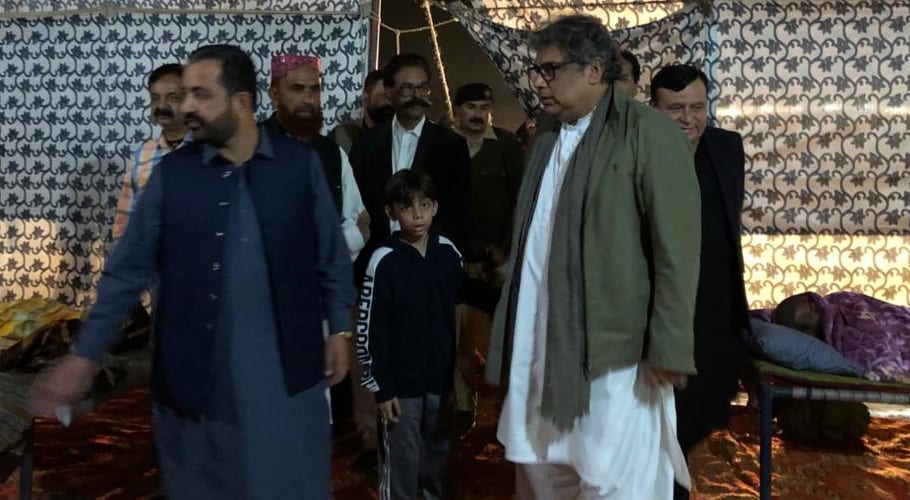 وفاقی وزیر علی زیدی کا پورٹ قاسم میں پناہ گاہ کا دورہ، مستقل بنانے کے احکامات