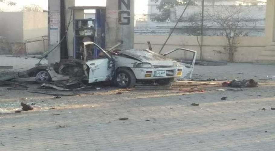 پشاور: سی این جی سلنڈر میں دھماکہ ہونے کے باعث گاڑی تباہ ہو گئی، 1 خاتون جاں بحق