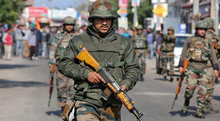 مقبوضہ جموں و کشمیر میں کرفیو کا 165واں روز: ایک اور نوجوان کو شہید کردیا گیا