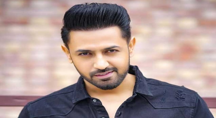 Indian singer Gippy Grewal visits his ancestral home in Pakistan