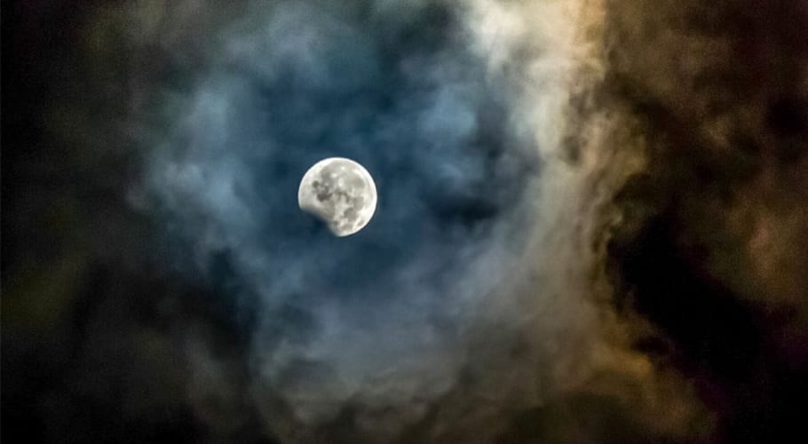 سن 2020ء کا پہلا چاند گرہن آج رات شروع ہو کر کل تک جاری رہےگا۔ماہرینِ فلکیات