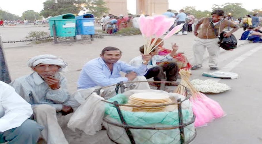 Government prepares bill for street vendors working without license.