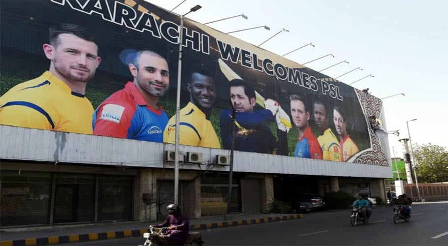 پی ایس ایل فائیو: کراچی پولیس نے متبادل راستوں کا خصوصی ٹریفک پلان ترتیب دے دیا