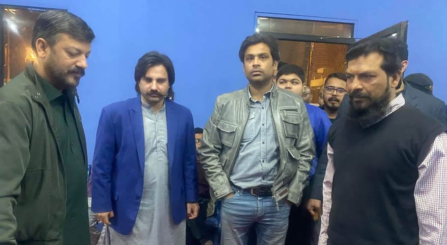 پی ٹی آئی ہر حکومت میں حصہ دار سرکاری افسران کے کردار کی مخالف بن گئی