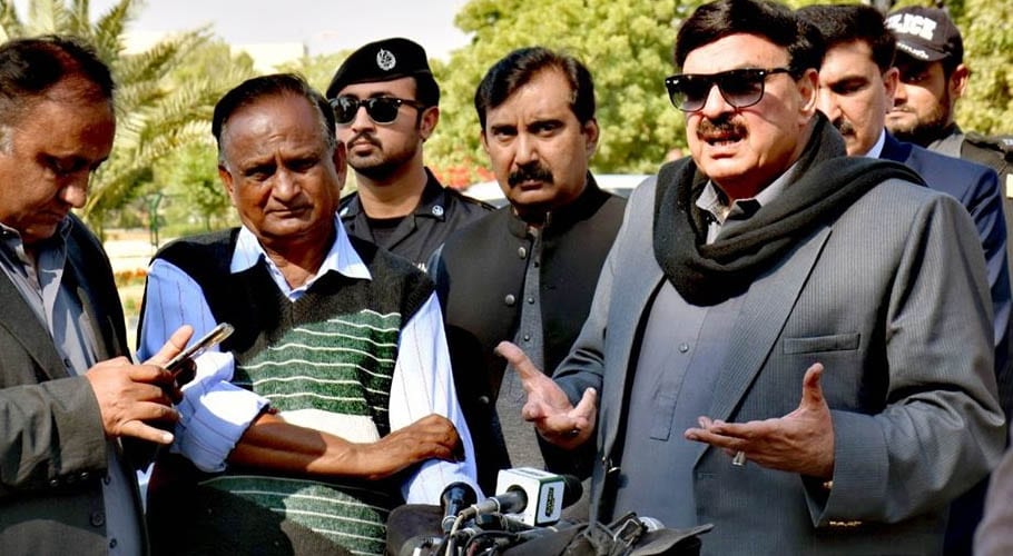 عوام کا مسئلہ مہنگائی کے ساتھ ساتھ بجلی اور گیس کے بلز ہیں۔شیخ رشید کا اعتراف