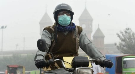 کورونا وائرس کا خطرہ: ملک کے مختلف شہروں میں سرجیکل ماسک نایاب ہو گئے