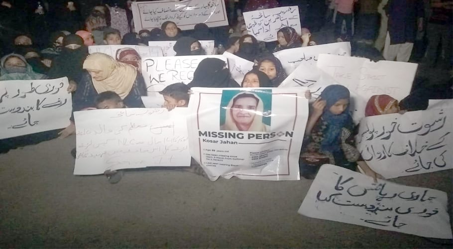 Citizens protest against the gulbahar building collapse