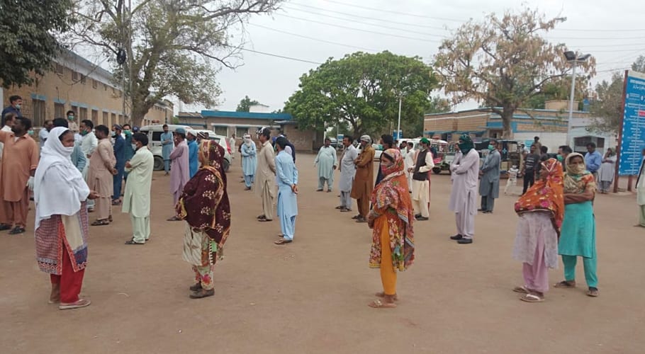 Doctors and para-medical staff protest in Thatta