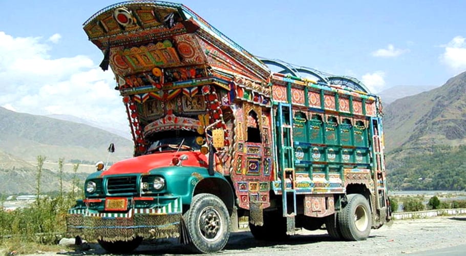 لاک ڈاؤن، مسافر ٹرکوں میں سامان بن کر سفر کرنے لگے