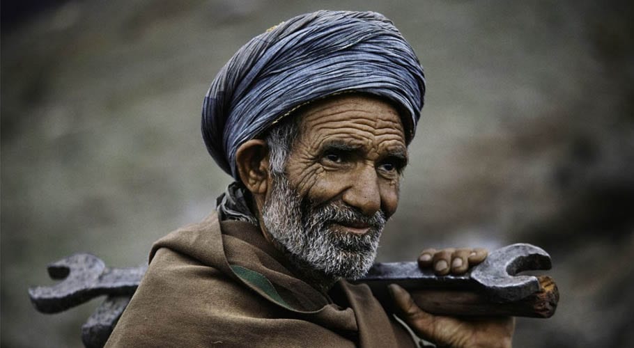 کورونا وائرس سے ملک بھر میں ممکنہ لاک ڈاؤن : غریبوں کی مدد کتنی ضروری؟