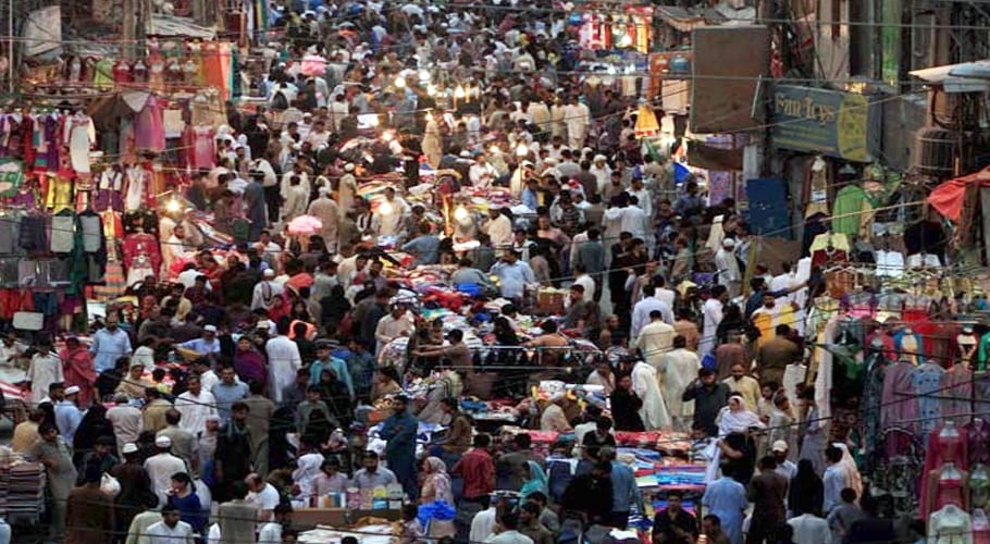 سندھ میں لاک ڈاؤن کے اعلان کے بعد شہر کی مارکیٹوں میں عوام کا سیلاب اُمڈ آیا