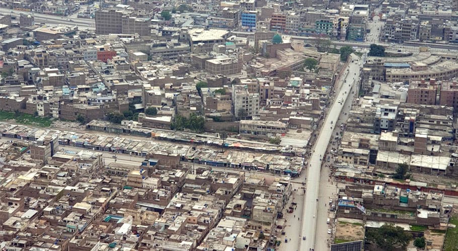 کورونا وائرس: پشاور میں لاک ڈاؤن کے دوران سڑکیں اور گلیاں سنسان