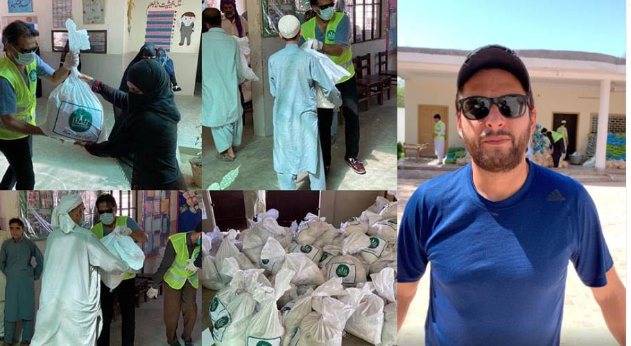 کراچی میں شاہد آفریدی فاؤنڈیشن کے تحت راشن کی تقسیم جاری