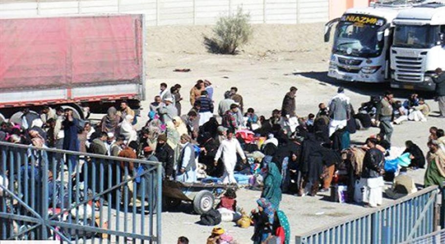 کورونا وائرس: ایران سے تفتان پہنچنے والے زائرین سکھر اور ڈیرہ غازیخان منتقل کردیے گئے