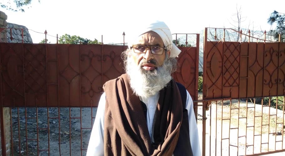 عمر رسیدہ باریش بزرگ کا سابق وزیر صحت عامر کیانی پر غیر قانونی قبضے کا الزام