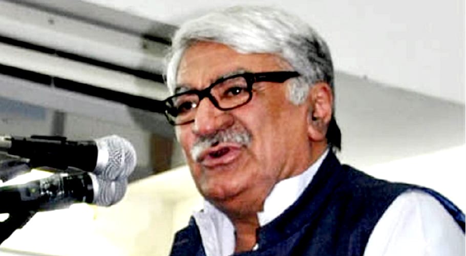 آٹااورچینی چورآج بھی عمران خان کے دائیں بائیں کھڑے ہیں، اسفند یار