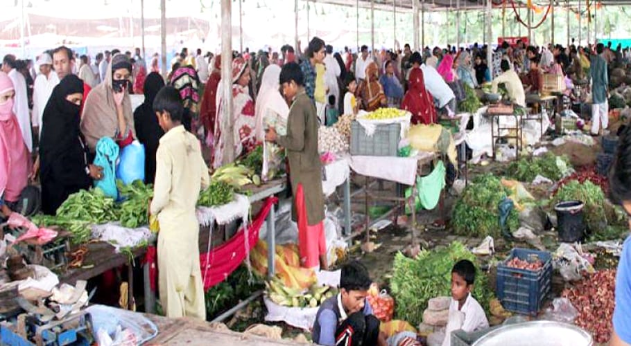 کراچی کی ضلعی انتظامیہ نے روزہ داروں کو گراں فروشوں کے رحم و کرم پر چھوڑ دیا