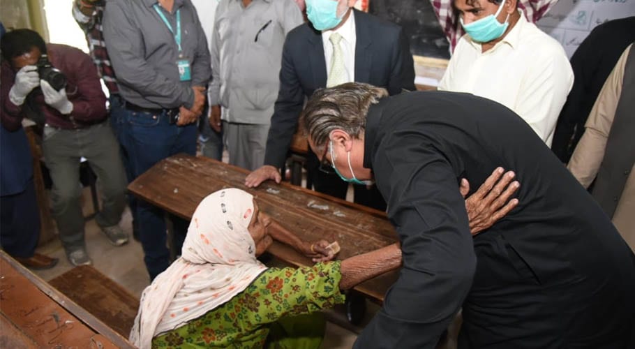 اللہ تعالیٰ عمران خان کو طاقت عطا فرمائے۔گورنر سندھ کی وزیرِ اعظم کیلئے دُعا
