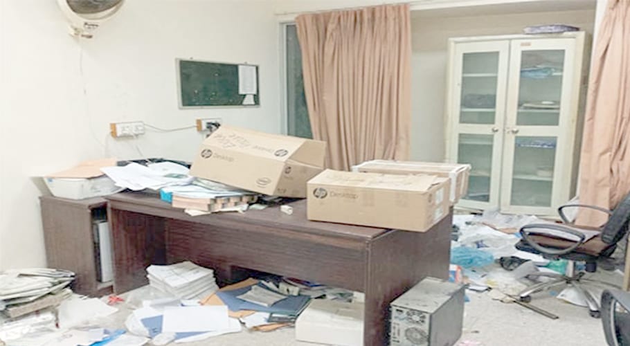 LEAs recover weapons, maps in raid at Karachi University