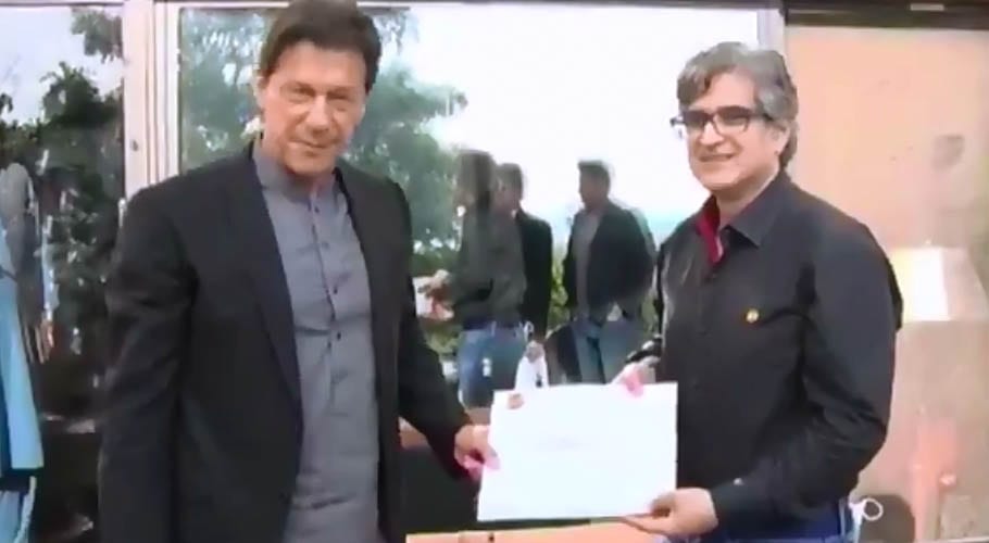 موبی لنک نے وزیرِ اعظم عمران خان کے کورونا ریلیف فنڈ میں 5 کروڑ کا چیک دے دیا