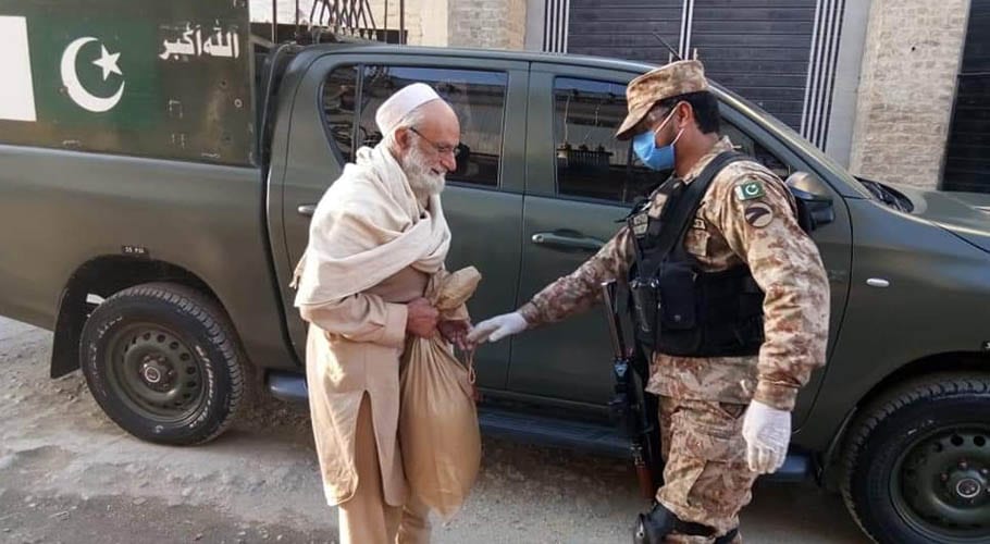 پاک فوج کورونا کے متاثرین کیلئے امدادی پیکٹس تقسیم کر رہی ہے۔آئی ایس پی آر
