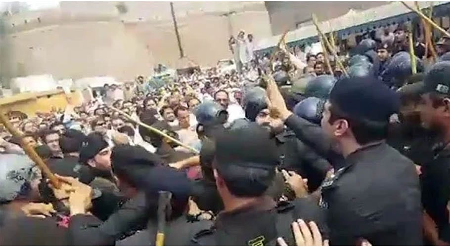 کوئٹہ میں ینگ ڈاکٹرز کے احتجاج پر پولیس نے لاٹھی چارج شروع کردیا