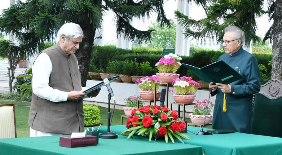فخر امام نے وفاقی وزیر برائے فوڈ سیکیورٹی کے عہدے کا حلف اٹھا لیا
