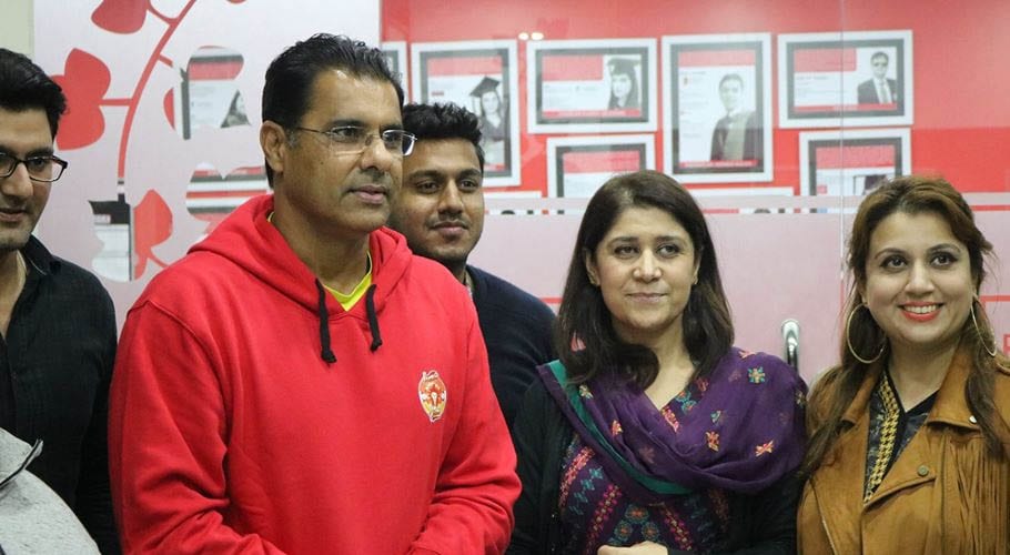قومی رہنماؤں کے کارناموں پر مبارکباد دینا نہ بھولیں۔وقار یونس