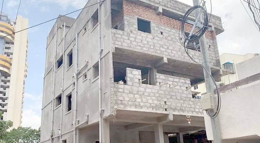 illegal construction continues in karachi during lockdown