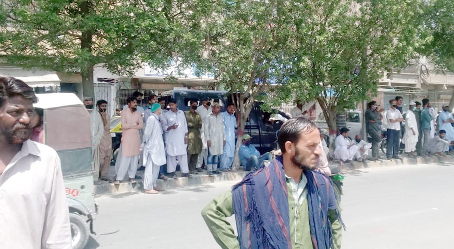 people reached the Deputy Commissioner offices for relief goods in karachi